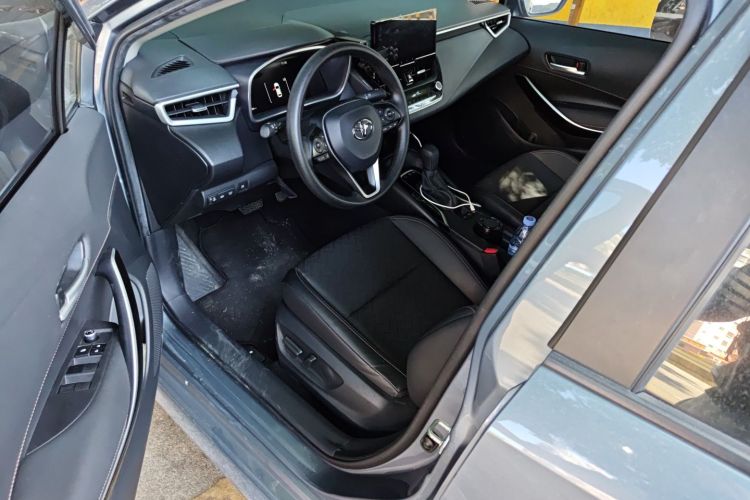 丰田 雷凌 2023款 智能电混双擎 1.8L 运动版中控内饰20