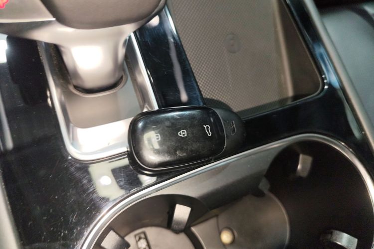 理想汽车 理想ONE 2020款 增程6座版中控内饰11