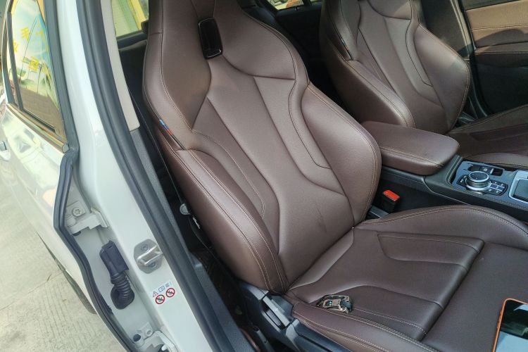 宝马1系 2022款 125i M运动曜夜版局部细节41