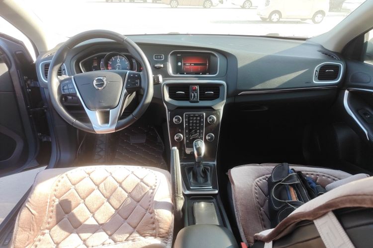 沃尔沃V40 2018款 T3 智逸版中控内饰12