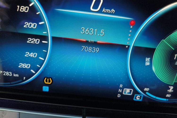 奔驰E级 2020款 E 300 L 时尚型中控内饰15