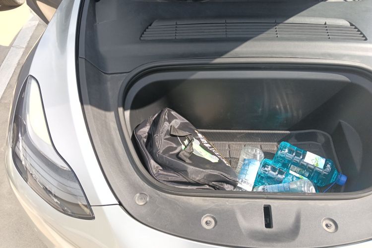 特斯拉 Model Y 2022款 后轮驱动版局部细节9006