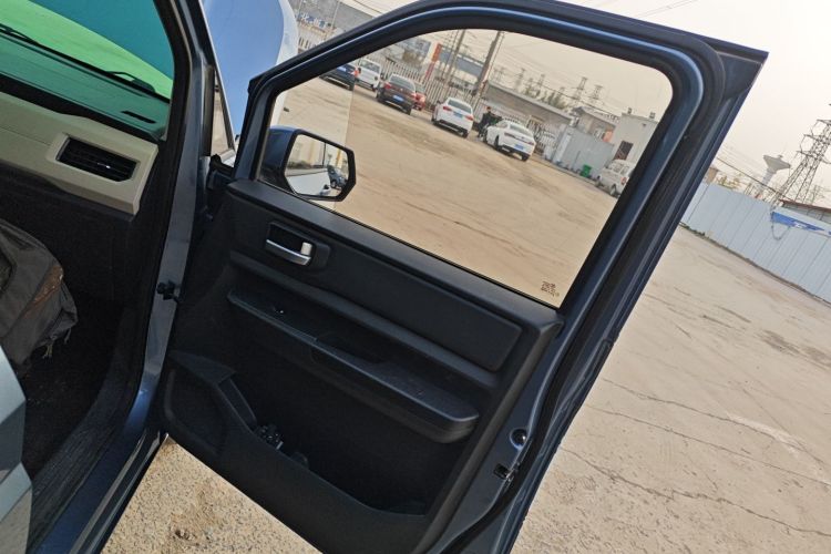 五菱汽车 五菱宏光PLUS 2020款 1.5L 手动舒适型 7座中控内饰42