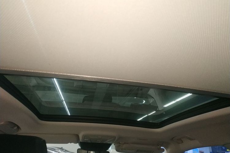 红旗HS5 2022款 改款 2.0T 智联旗享版中控内饰22