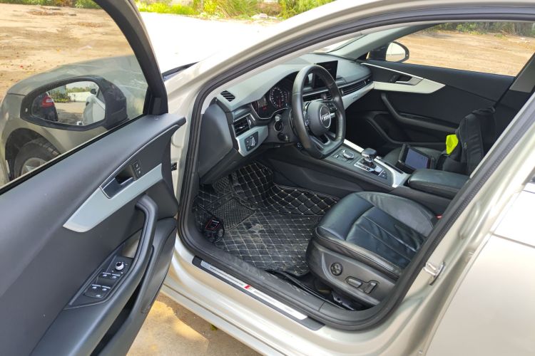 奥迪A4L 2019款 45 TFSI quattro 个性运动版 国V中控内饰20