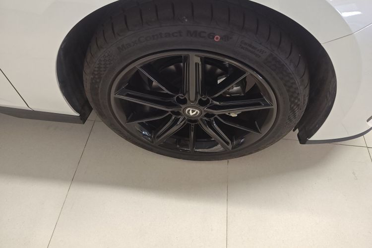 长安UNI-V 2024款 1.5T 高能版车身外观10