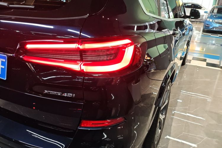 宝马X5(进口) 2021款 改款 xDrive40i 尊享型 M运动套装车身外观9