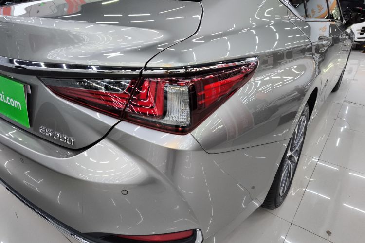 雷克萨斯ES 2021款 200 卓越版车身外观9