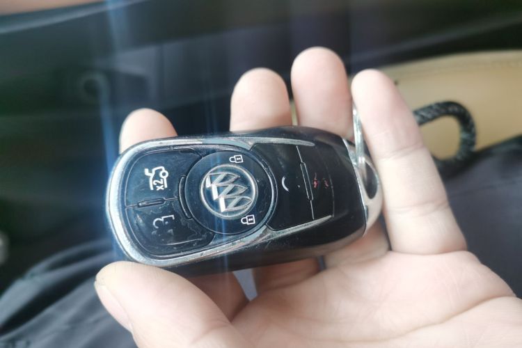 别克 君越 2016款 20T 精英型中控内饰11