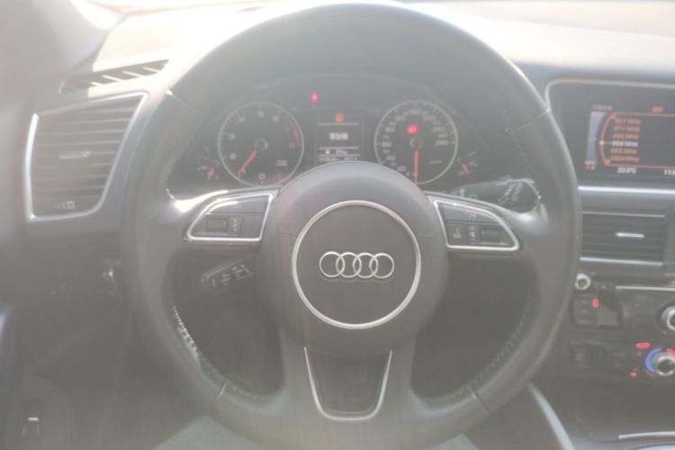 奥迪Q5 2018款 典藏版 40 TFSI 进取型中控内饰13