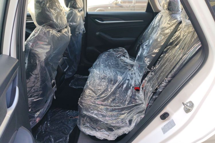 长安 逸动 2025款 PLUS 1.5L 手动豪华版中控内饰21