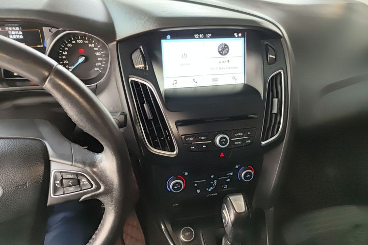 福特 福克斯 2017款 三厢 EcoBoost 180 自动精英型中控内饰16