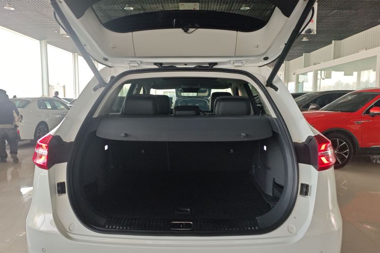 红旗HS5 2019款 2.0T 智联旗领四驱版机舱底盘23