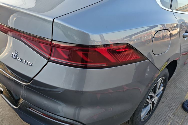 比亚迪 秦PLUS 2024款  荣耀版 DM-i 120KM超越型车身外观6006