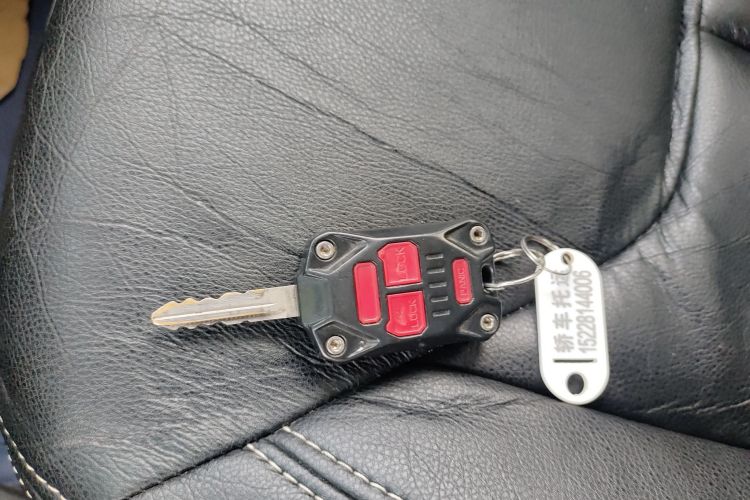 Jeep 牧马人 2014款 3.0L Sahara 四门版中控内饰11