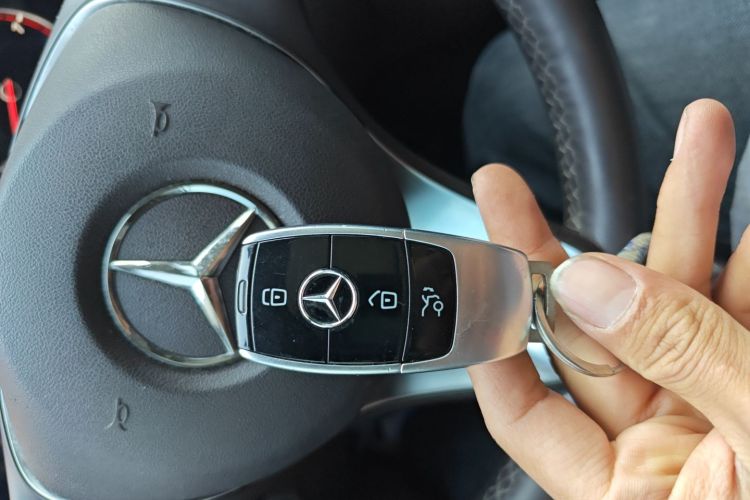 奔驰E级 2017款 E 300 L 豪华型中控内饰7001