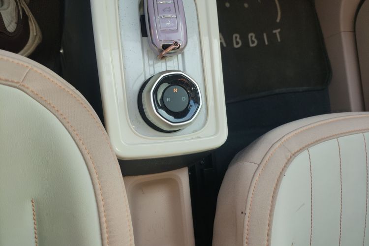 吉利银河 2023款 熊猫mini 200km 耐力熊中控内饰18