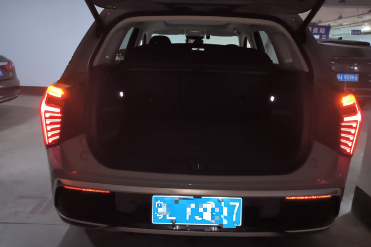 红旗HS3 2023款 1.5T 两驱善为版机舱底盘23