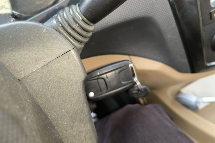 五菱汽车 五菱宏光 2014款 1.5L S标准型中控内饰11