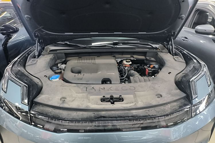 领克08 EM-P 2025款 220km 四驱性能Halo机舱底盘24