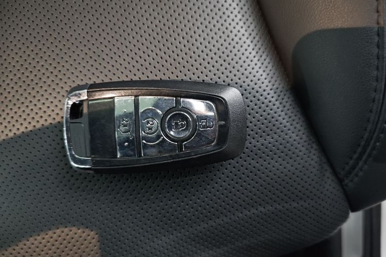 林肯 冒险家 2022款 2.0T 两驱尊雅版中控内饰11