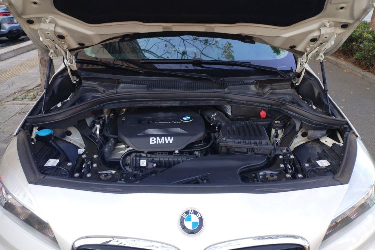 宝马2系多功能旅行车 2015款 218i 领先型机舱底盘24