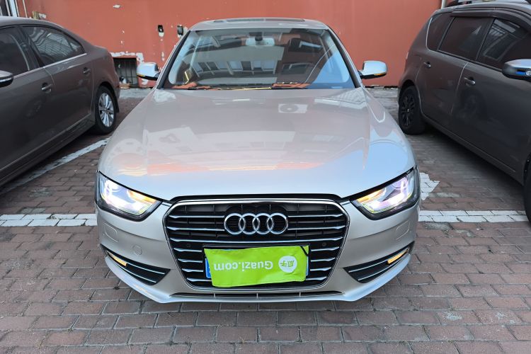 奥迪A4L 2016款 35 TFSI 典藏版 自动标准型车身外观2