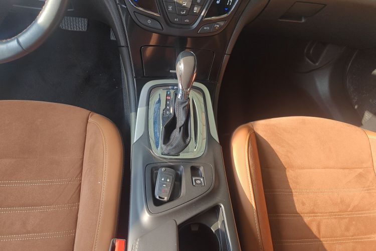 别克 君威 2015款 1.6T 精英技术型中控内饰18