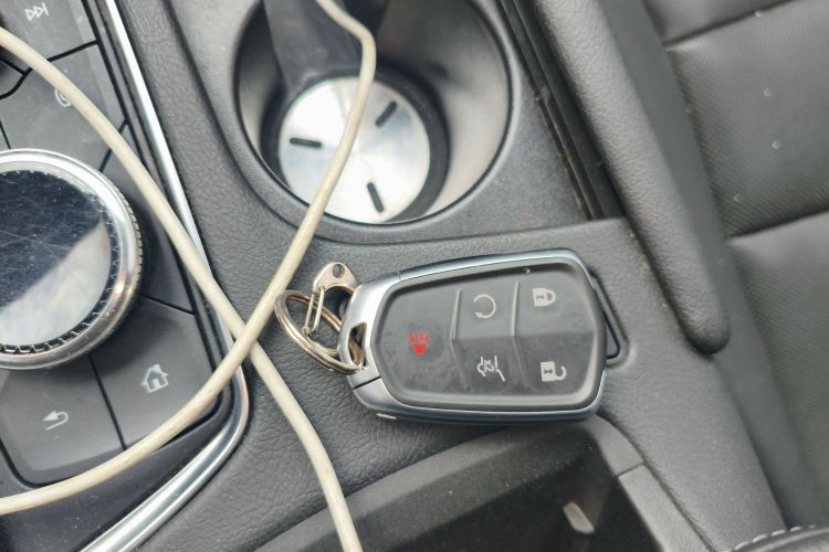 凯迪拉克XT5 2022款 2.0T 四驱豪华型（蜂鸟版）中控内饰7001