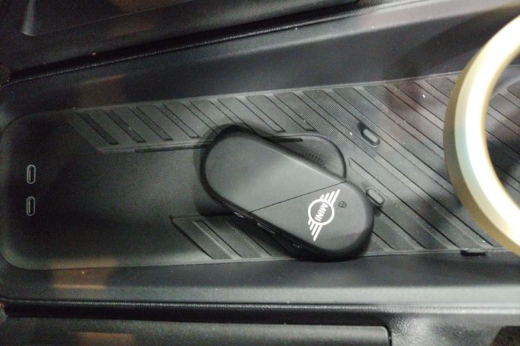 电动MINI COOPER 2025款 456km COOPER E 经典派中控内饰11