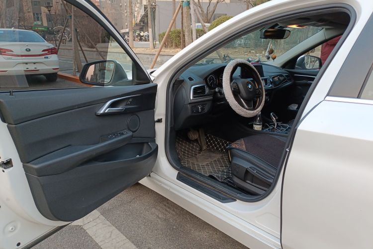 宝马1系 2020款 120i 时尚型中控内饰20