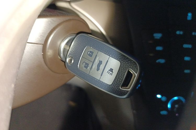 别克 君威 2012款 2.0L 舒适版中控内饰7001