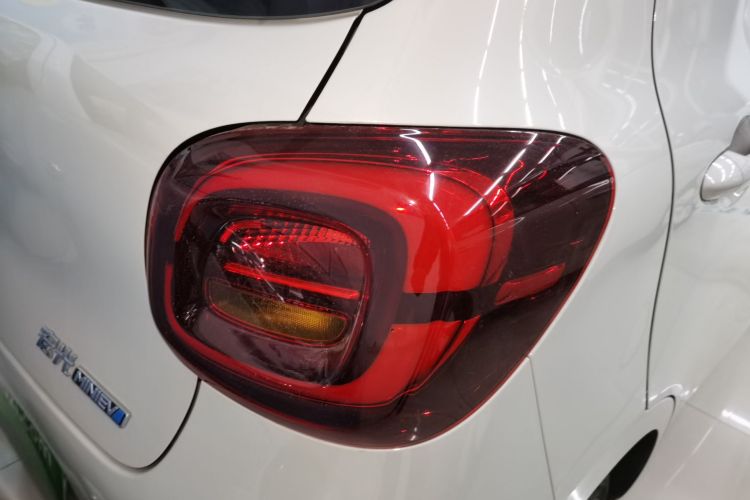 五菱汽车 宏光MINIEV 2025款 四门版 进阶款车身外观9