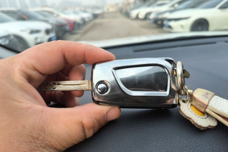 丰田 锋兰达 2023款 2.0L CVT精英版中控内饰11