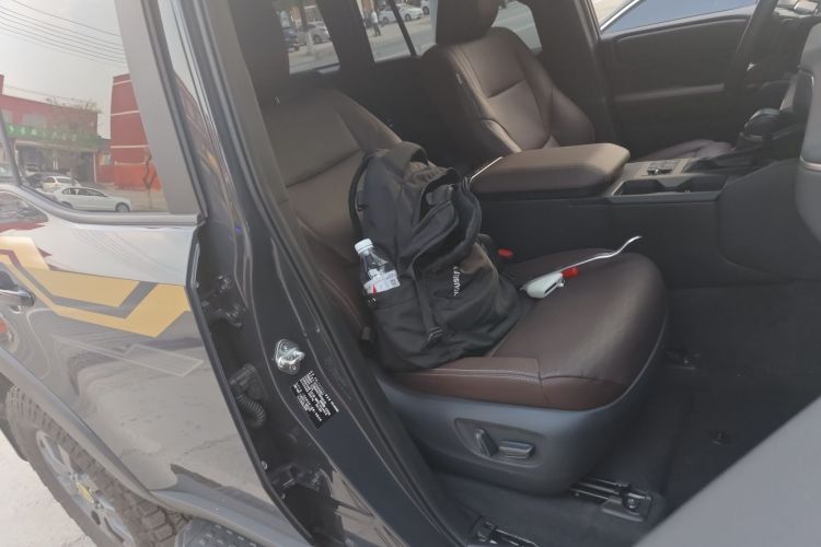 丰田 普拉多 2024款 2.4T 悍野WX版 6座中控内饰41