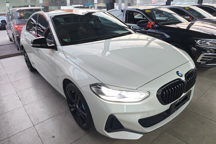 宝马1系 2023款 125i M运动曜夜版车身外观6002