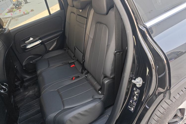 奔驰GLB 2022款 改款 GLB 200 时尚型中控内饰21