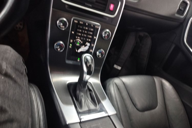 沃尔沃S60(进口) 2014款 T5 智逸版中控内饰18