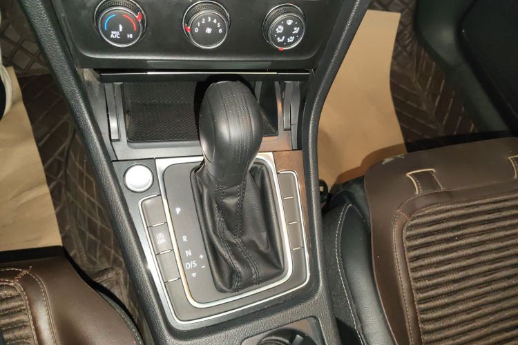 大众 高尔夫 2019款 280TSI DSG豪华型 国VI中控内饰18