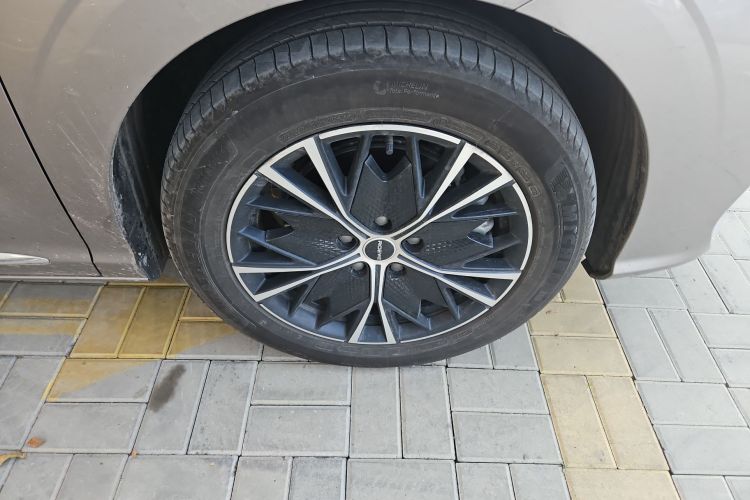 荣威iMAX8 2023款 400TGI 至享版车身外观10