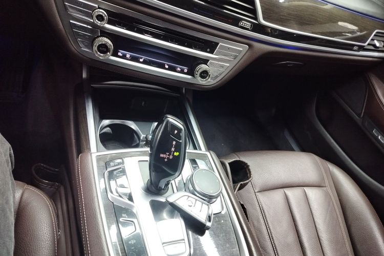 宝马7系 2018款 730Li 领先型 卓越套装中控内饰18