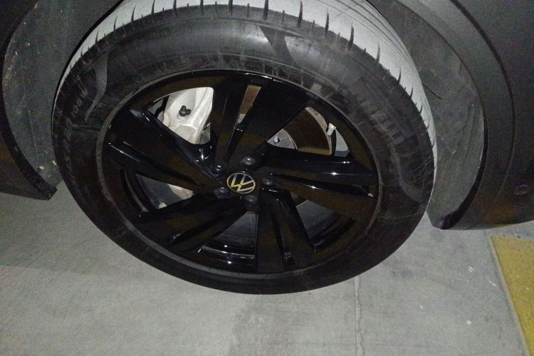 大众 途锐 2022款 3.0TSI 锐享版 曜黑运动套装车身外观10