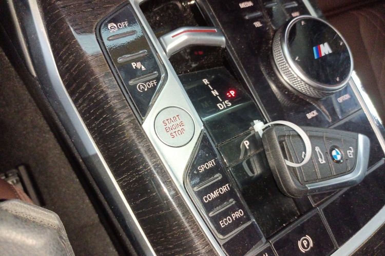 宝马3系 2024款 325Li M运动套装中控内饰18