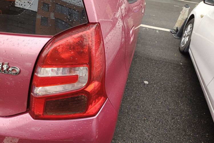 铃木 奥拓 2013款 1.0L 手动豪华型车身外观9