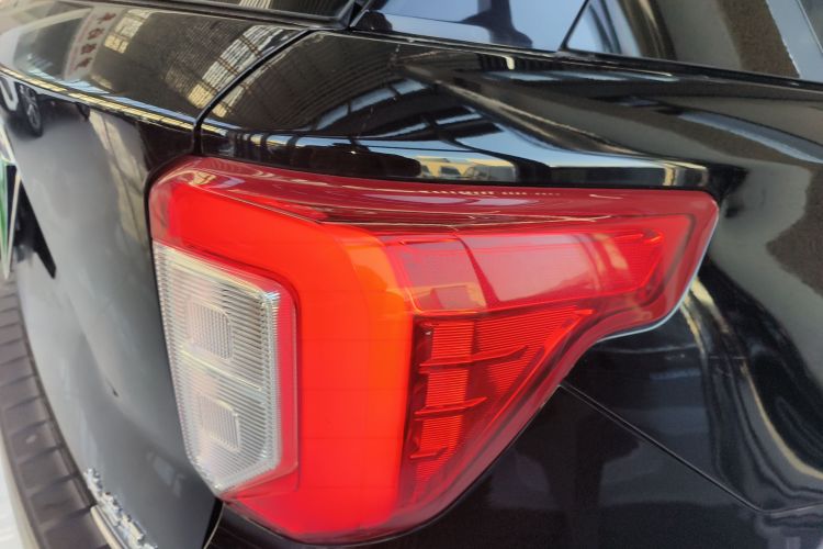 福特 探险者 2020款 EcoBoost 285 四驱风尚版 6座车身外观9