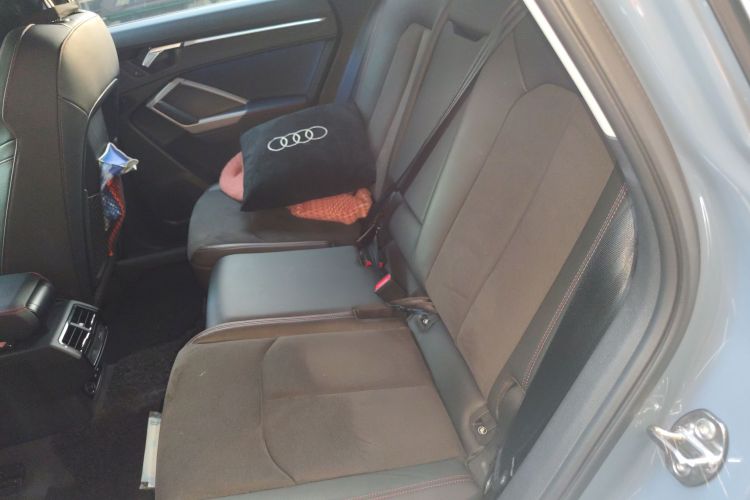 奥迪Q3 2022款 40 TFSI RS套件燃速型中控内饰21