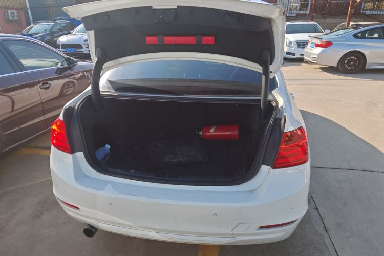 宝马3系 2015款 320i 超悦版时尚型局部细节23