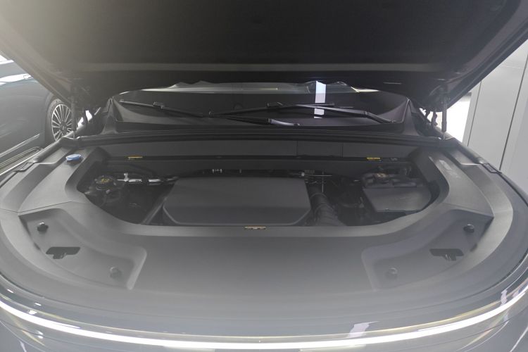 理想汽车 理想L8 2023款 Air机舱底盘24