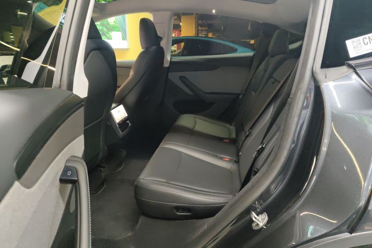 特斯拉 Model Y 2025款 后轮驱动版中控内饰7004