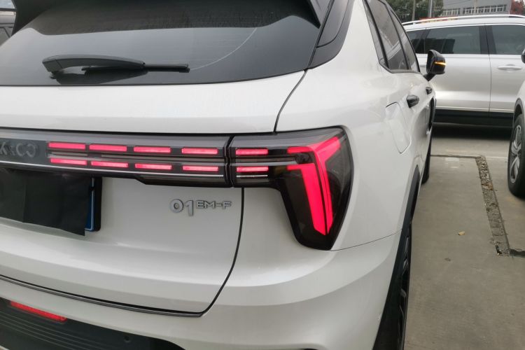 领克01 2023款 1.5TD EM-F 晨曦车身外观9